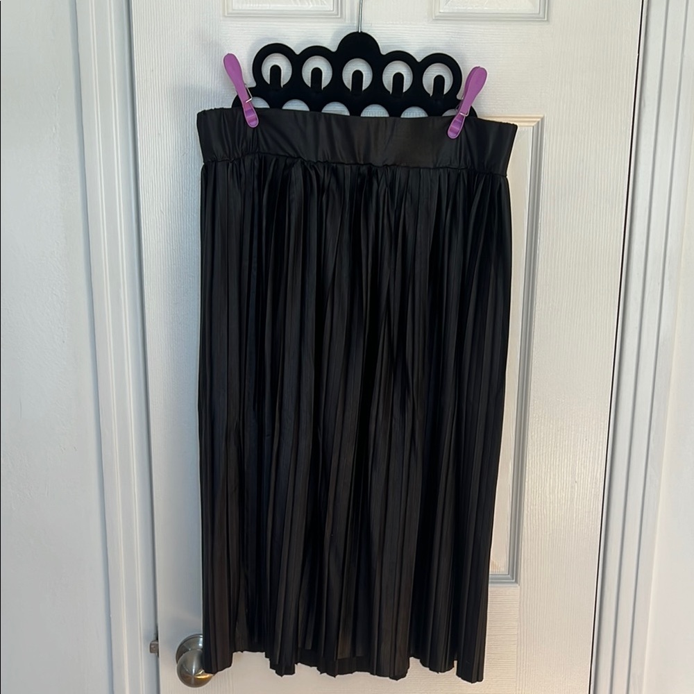 Metro Wear Black Midi A-line Pleated Skirt for Cocktail